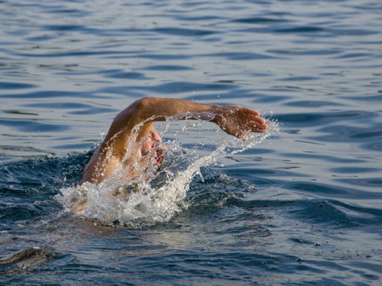 La natación es el deporte más completo que podemos practicar en verano