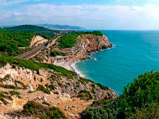 Vistas del Parque Natural del Garraf desde la ruta por carretera 