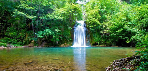 La piscina natural de Gorg de Bruixes en la localidad de Sant Joan de les Abadesses