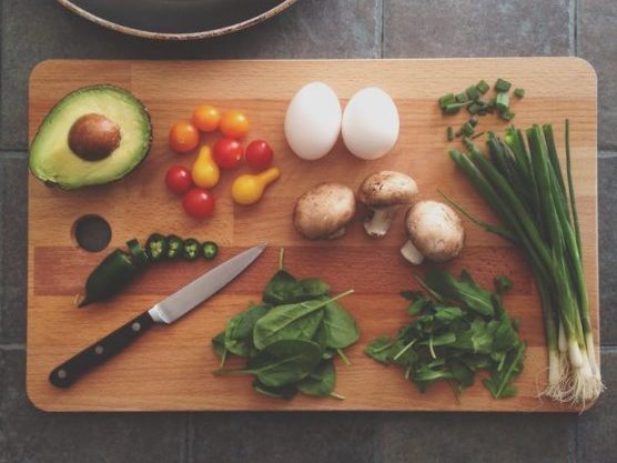 Cocinar, siempre un buen plan para hacer en casa