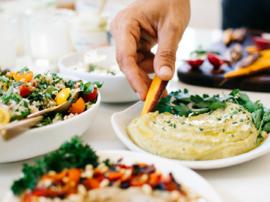 Recetas sanas para picar o servir en una fiesta