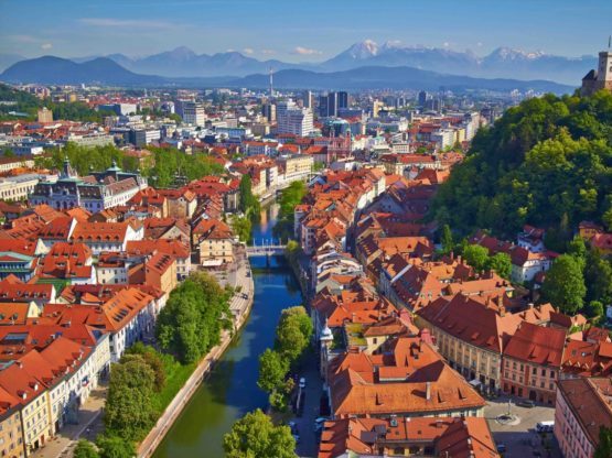 Una bonita ciudad en un país europeo