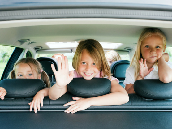 Tres hermanas listas para viajar | Blog Mamá psicóloga infantil