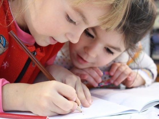 Los padres pueden hacer que la vuelta al cole sea divertida