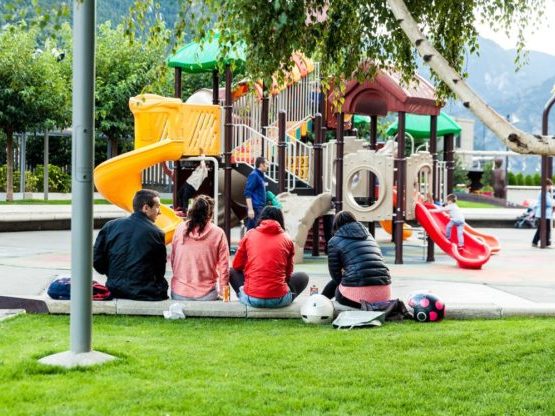 Ir al parque con los niños es algo para hacer en familia