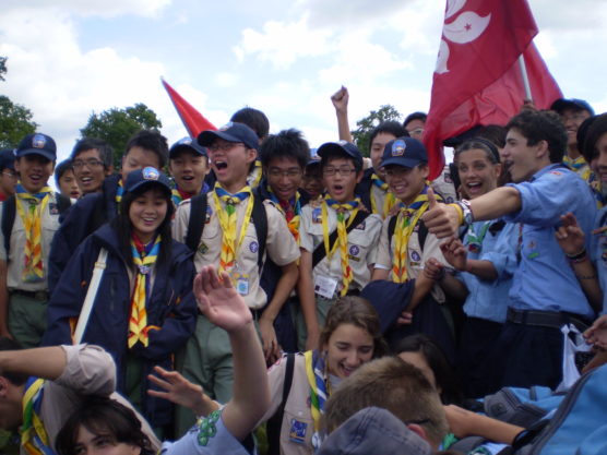 Las acampadas que organizan los scouts son una buena idea para viajar mientras sin niños