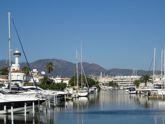 que-ver-en-la-costa-brava-empuriabrava-muchosol