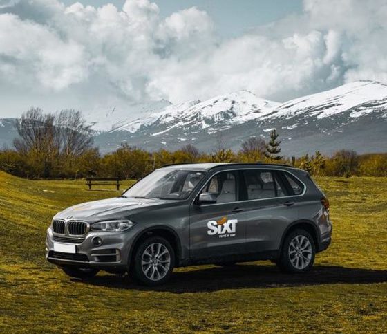 alquilar-un-coche-en-vacaciones-sixt-muchosol