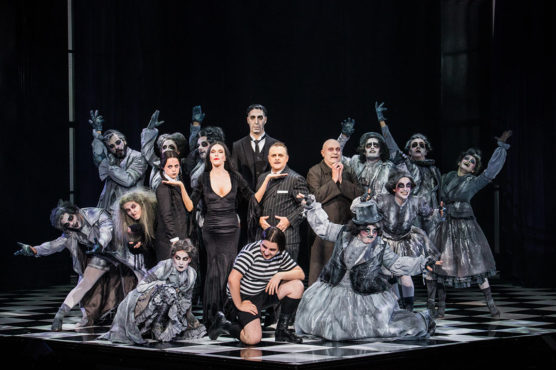 musicales-para-ver-en-familia-addams-muchosol