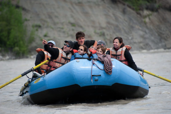 que-ver-en-los-alpes-franceses-rafting-muchosol