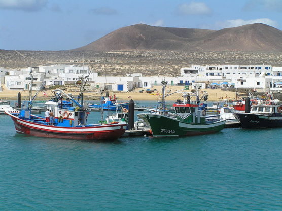 como-ir-de-lanzarote-a-la-graciosa-barcos-muchosol