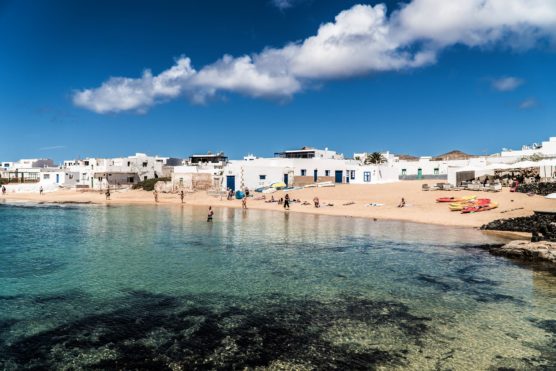 como-ir-de-lanzarote-a-la-graciosa-isla-muchosol