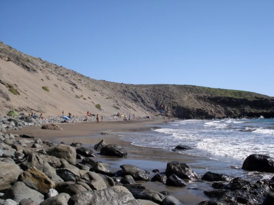 playas-nudistas-de-gran-canaria-montaña-muchosol