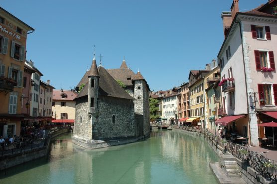 que-ver-en-annecy-palacio-muchosol