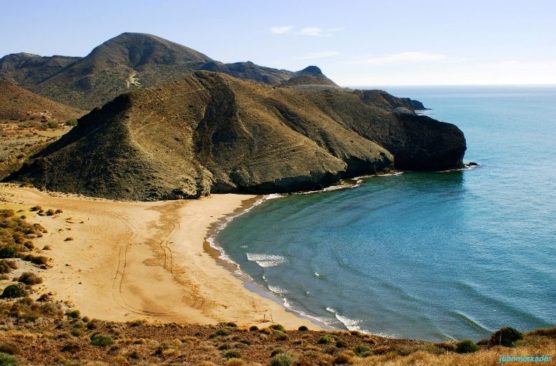 playas-nudistas-de-andalucia-luna