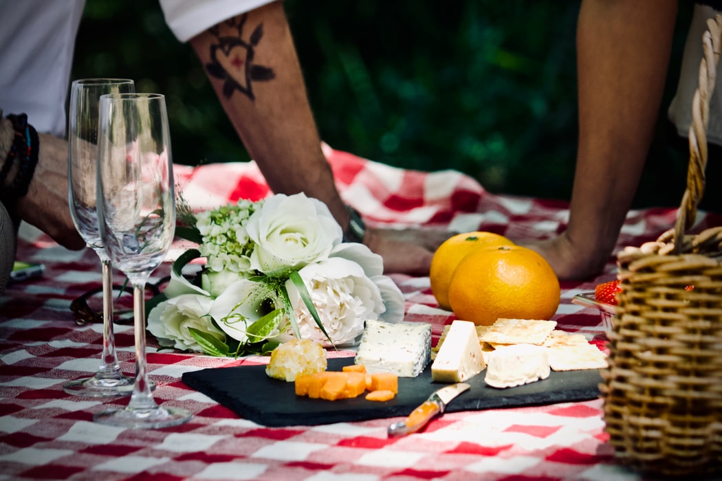 que-llevar-a-un-picnic-portada