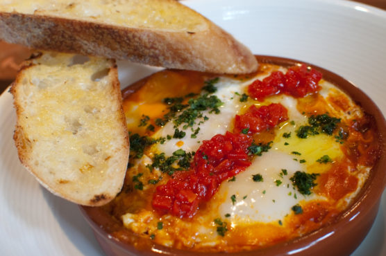 Que-comer-en-Sevilla-Huevos-en-la-flamenca